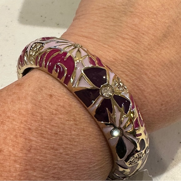 NWT Sequin by Nordstrom Clamper Bracelet-gold tone Floral print in pink & purple - Picture 2 of 14